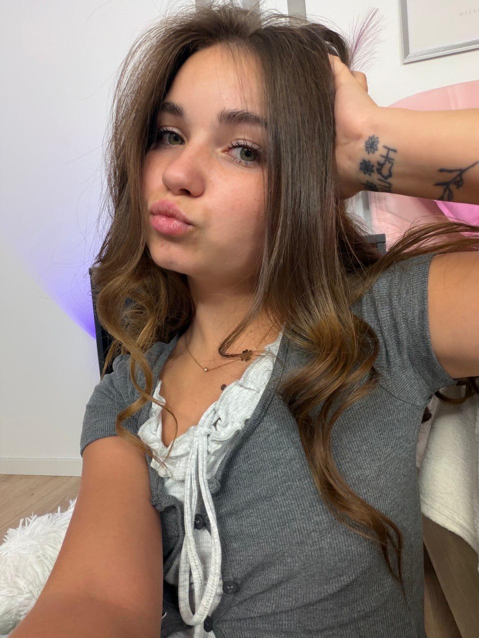 Участник HELENZAYCEVA  ,18, Chernogorsk | НашЧат.РФ